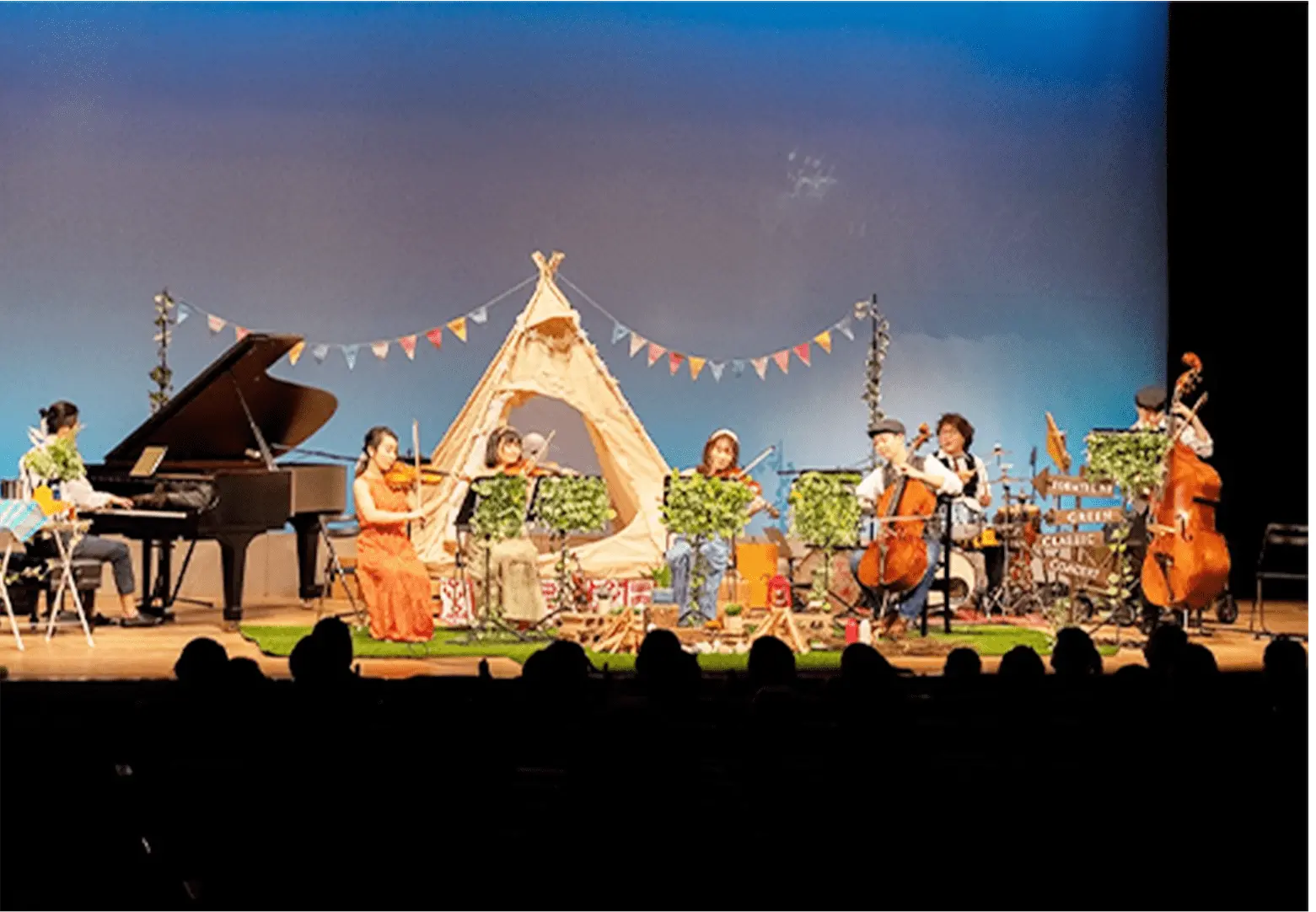 +パーカッション入りの演奏画像